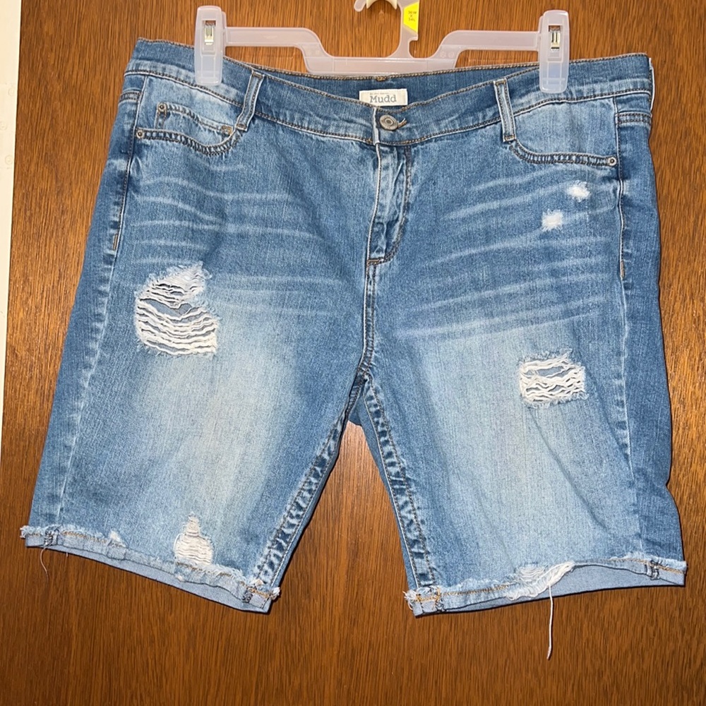 MUDD distressed shorts